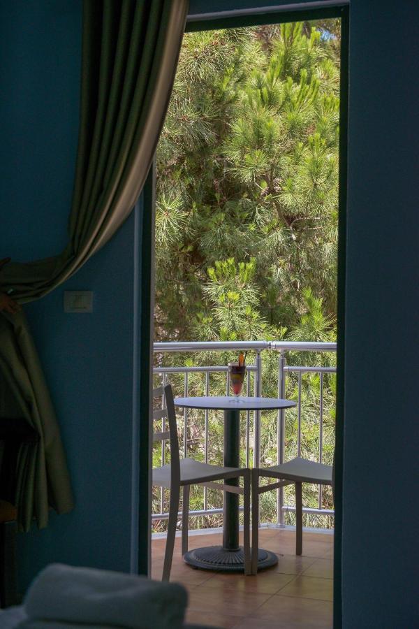 Hotel Andi Дуррес Экстерьер фото