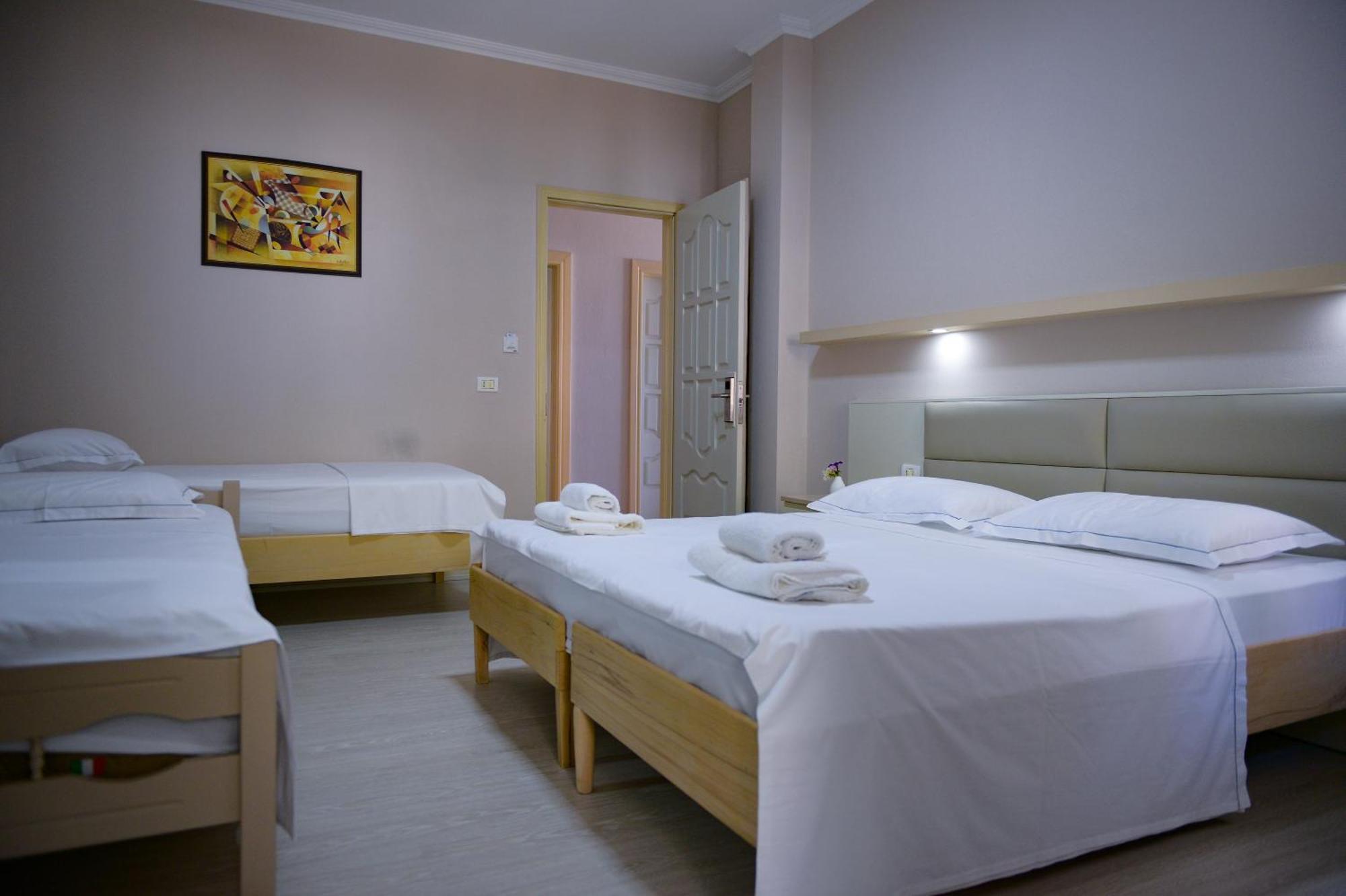 Hotel Andi Дуррес Экстерьер фото