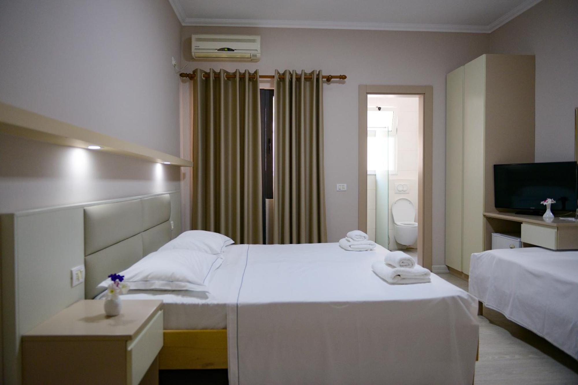 Hotel Andi Дуррес Экстерьер фото