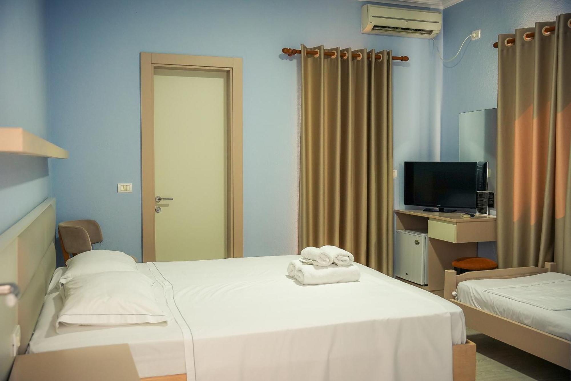 Hotel Andi Дуррес Экстерьер фото