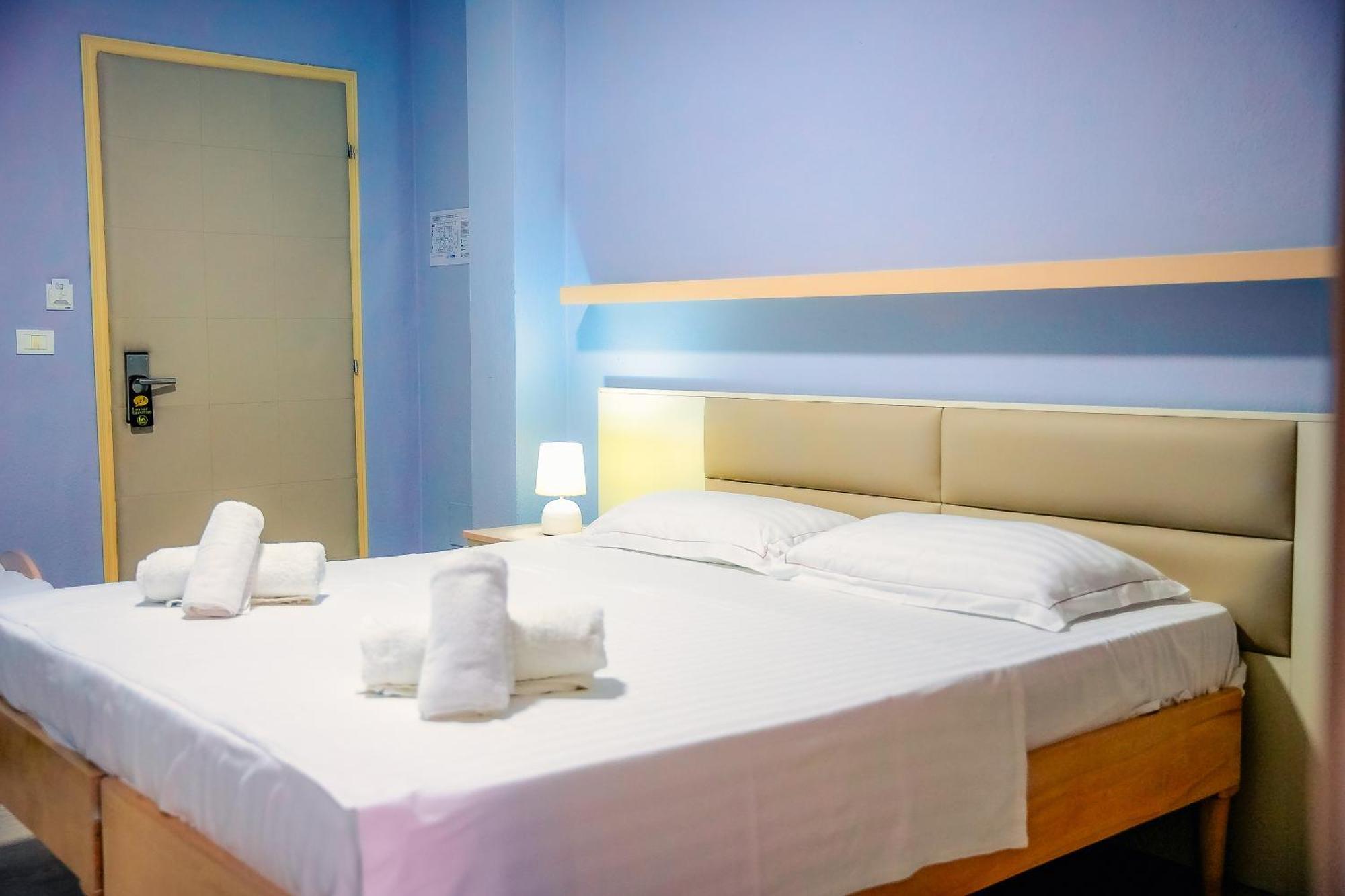 Hotel Andi Дуррес Экстерьер фото