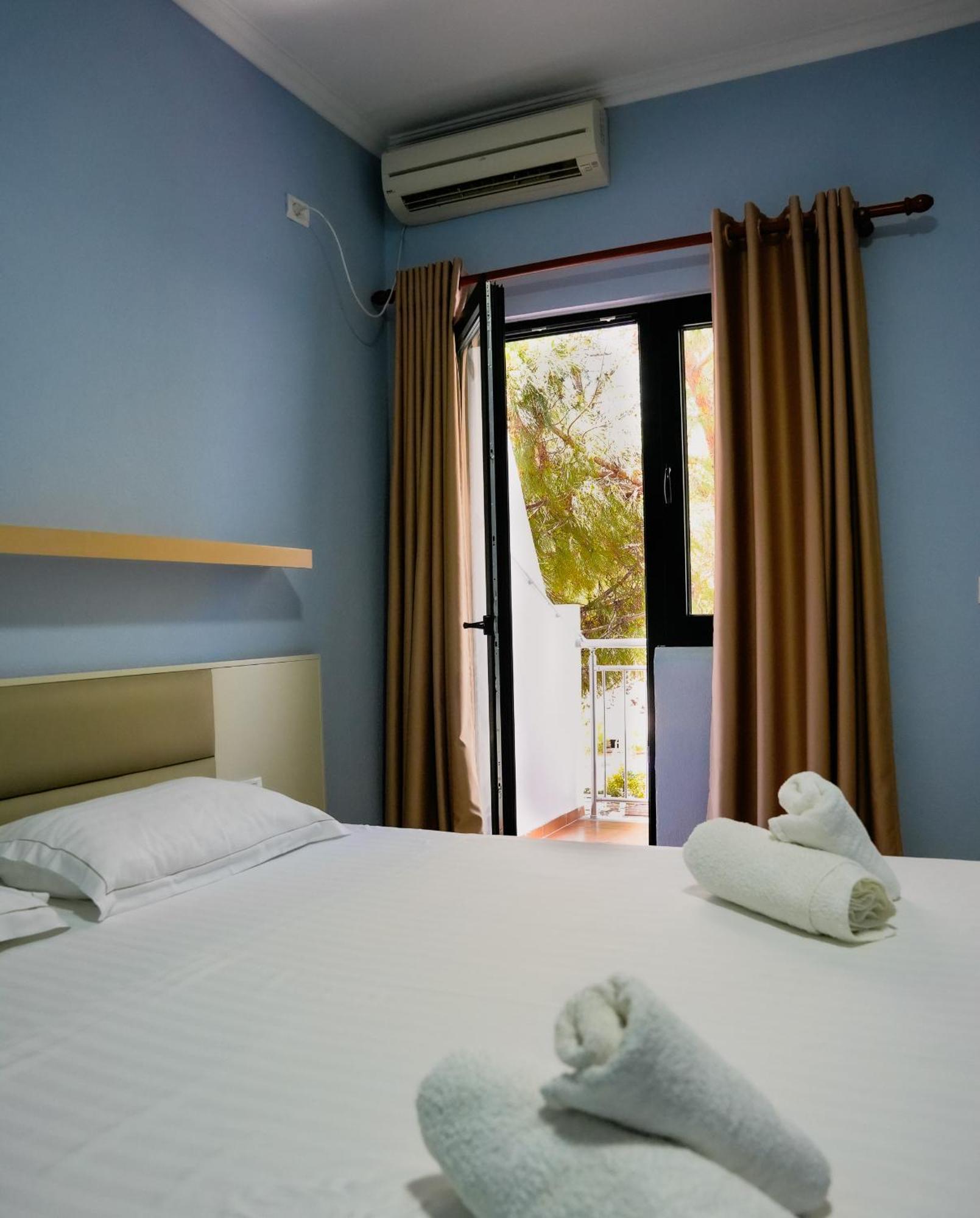Hotel Andi Дуррес Экстерьер фото