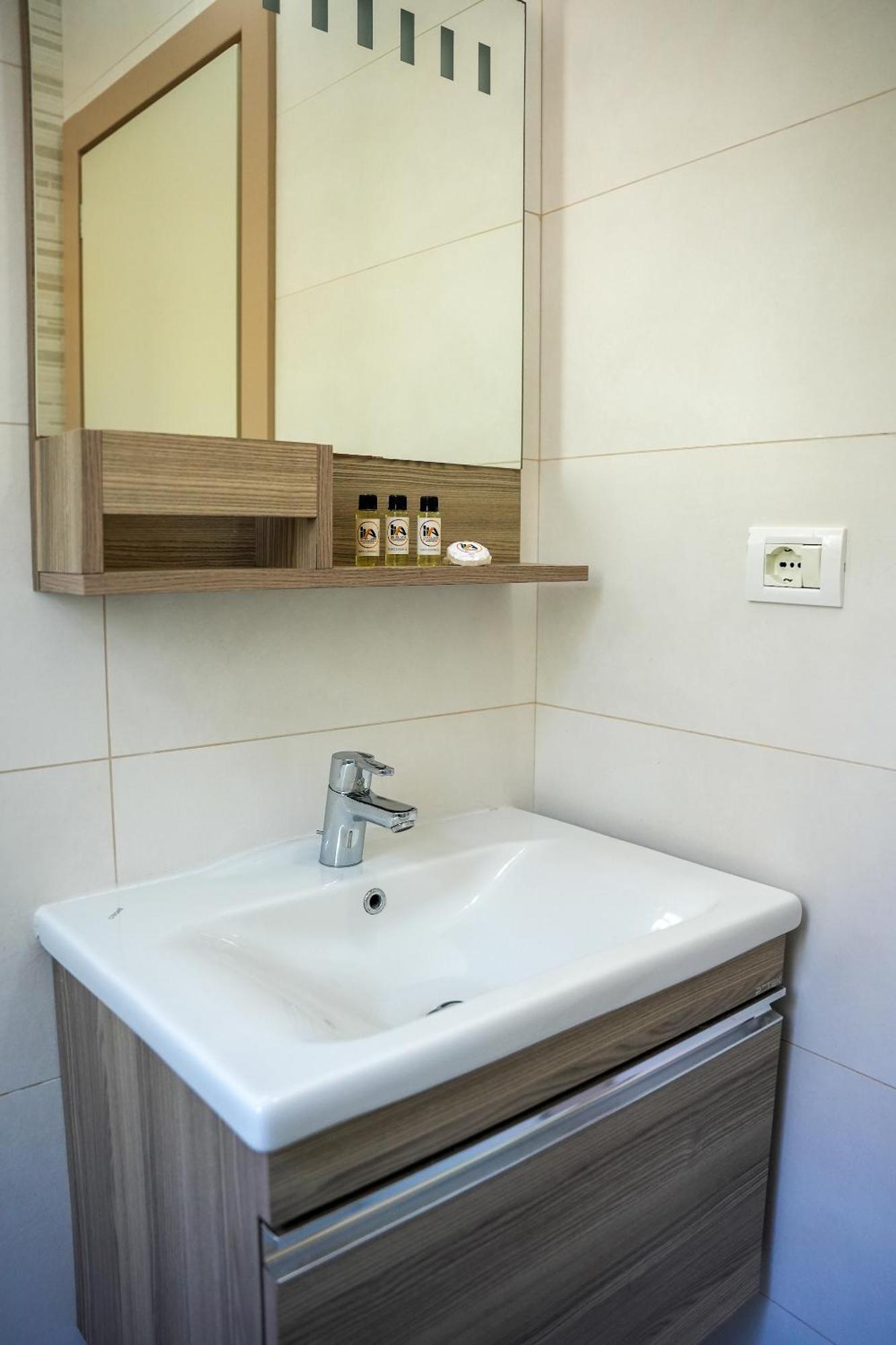 Hotel Andi Дуррес Экстерьер фото