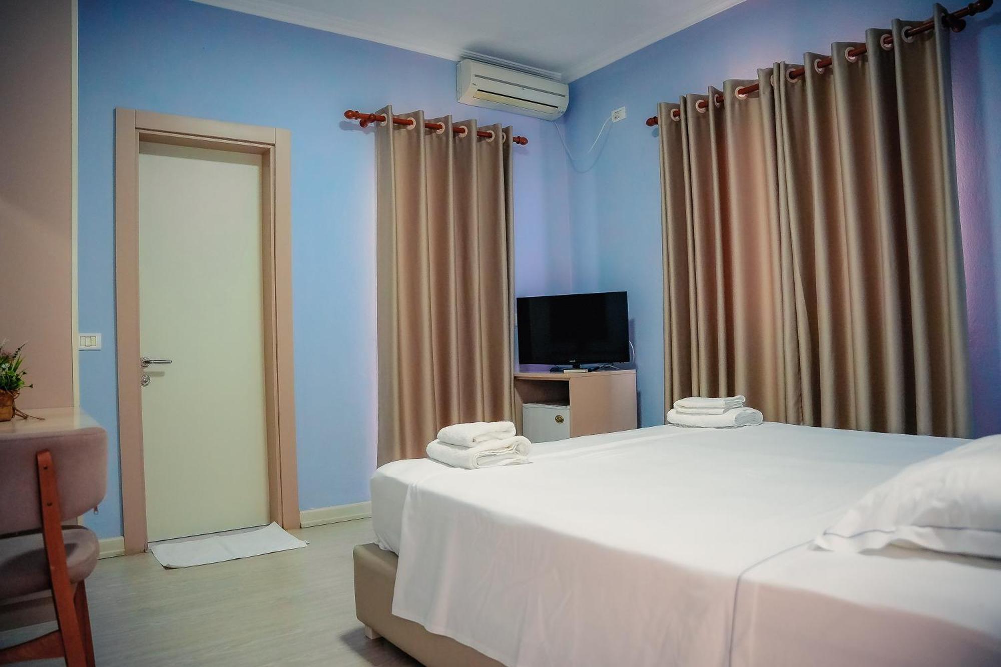 Hotel Andi Дуррес Экстерьер фото