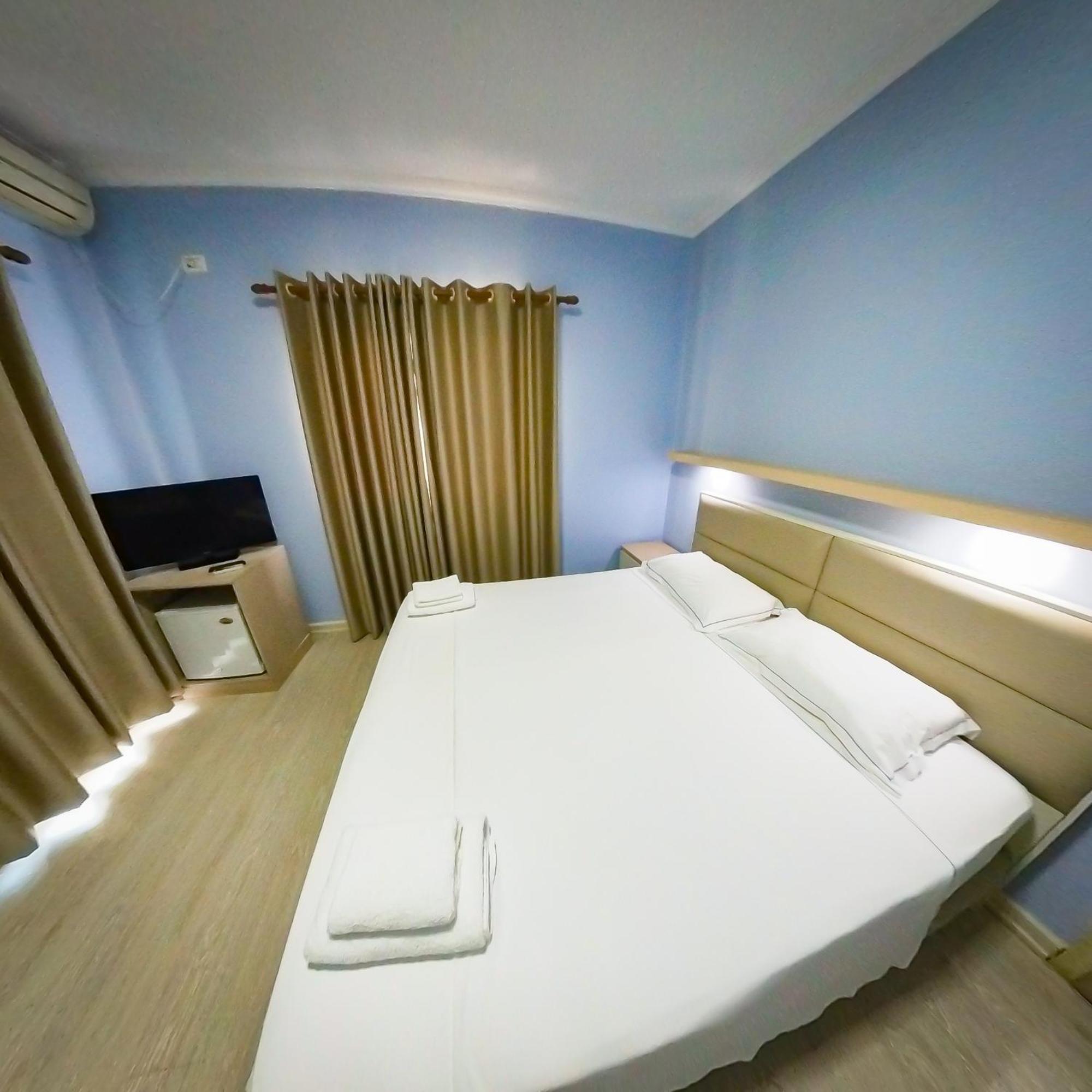 Hotel Andi Дуррес Экстерьер фото