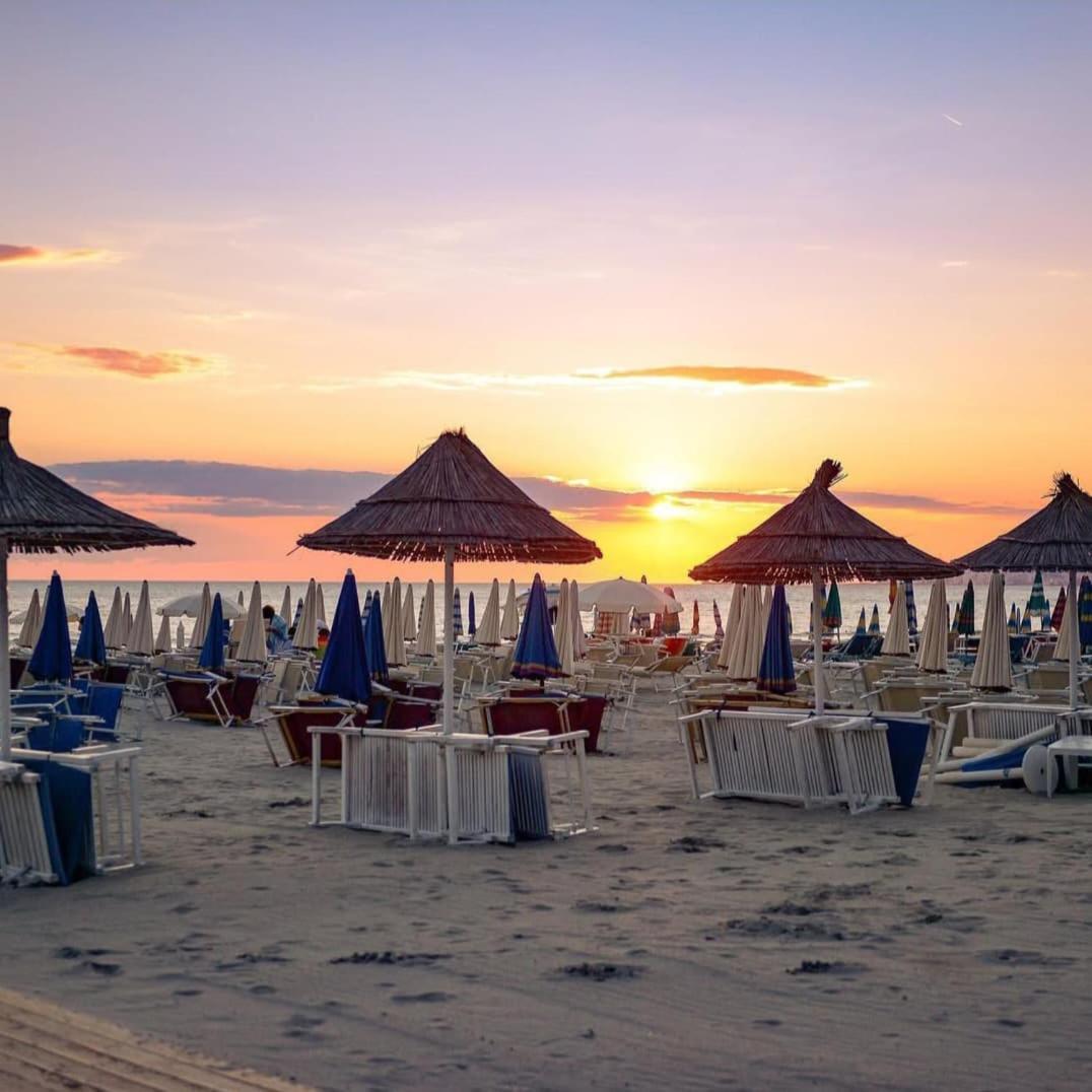 Hotel Andi Дуррес Экстерьер фото