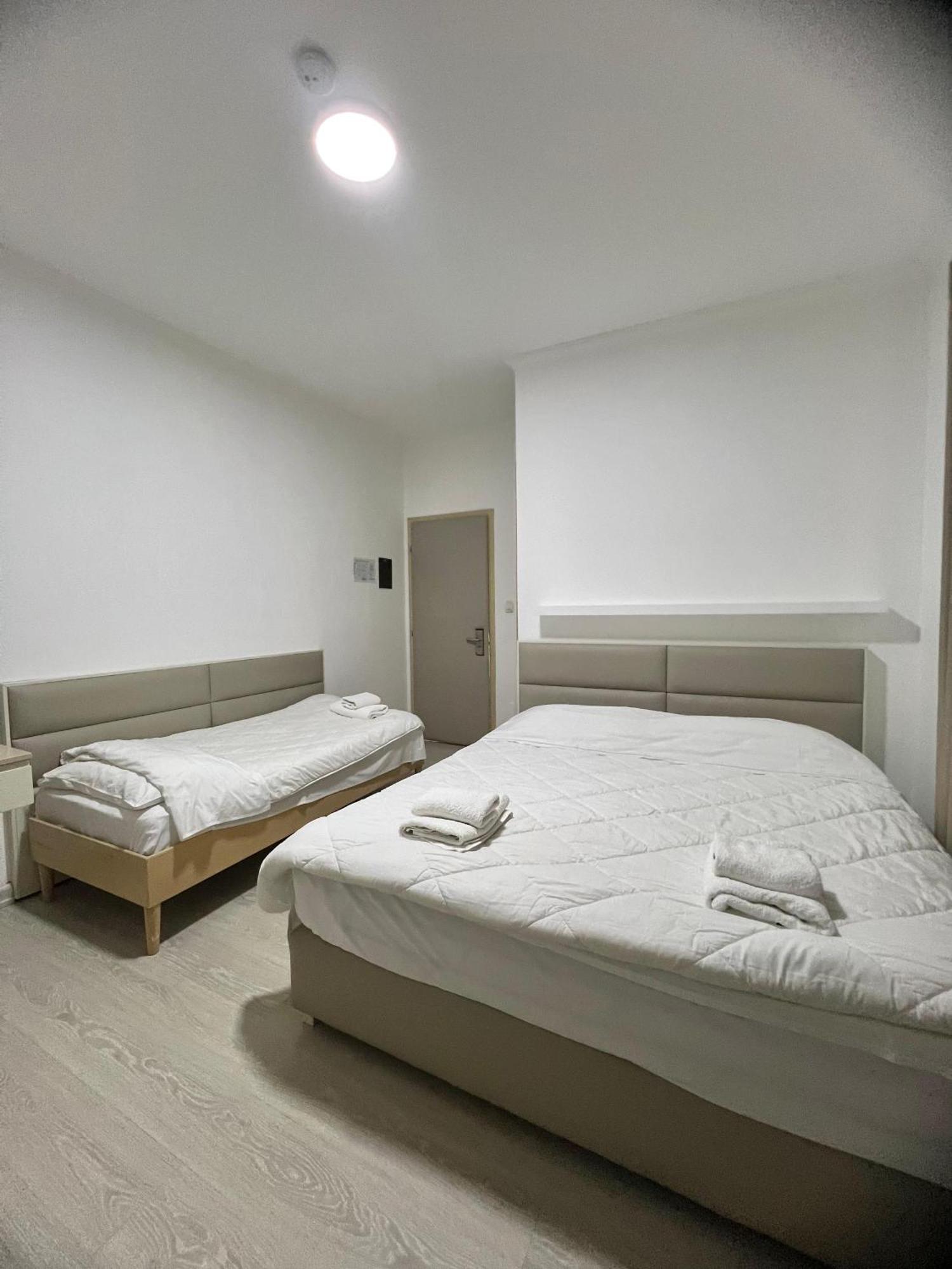 Hotel Andi Дуррес Экстерьер фото