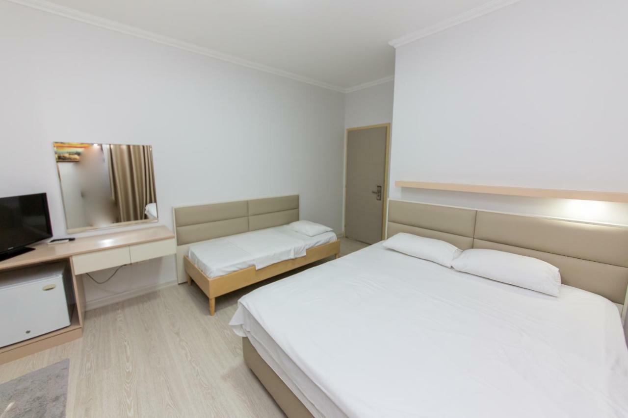 Hotel Andi Дуррес Экстерьер фото