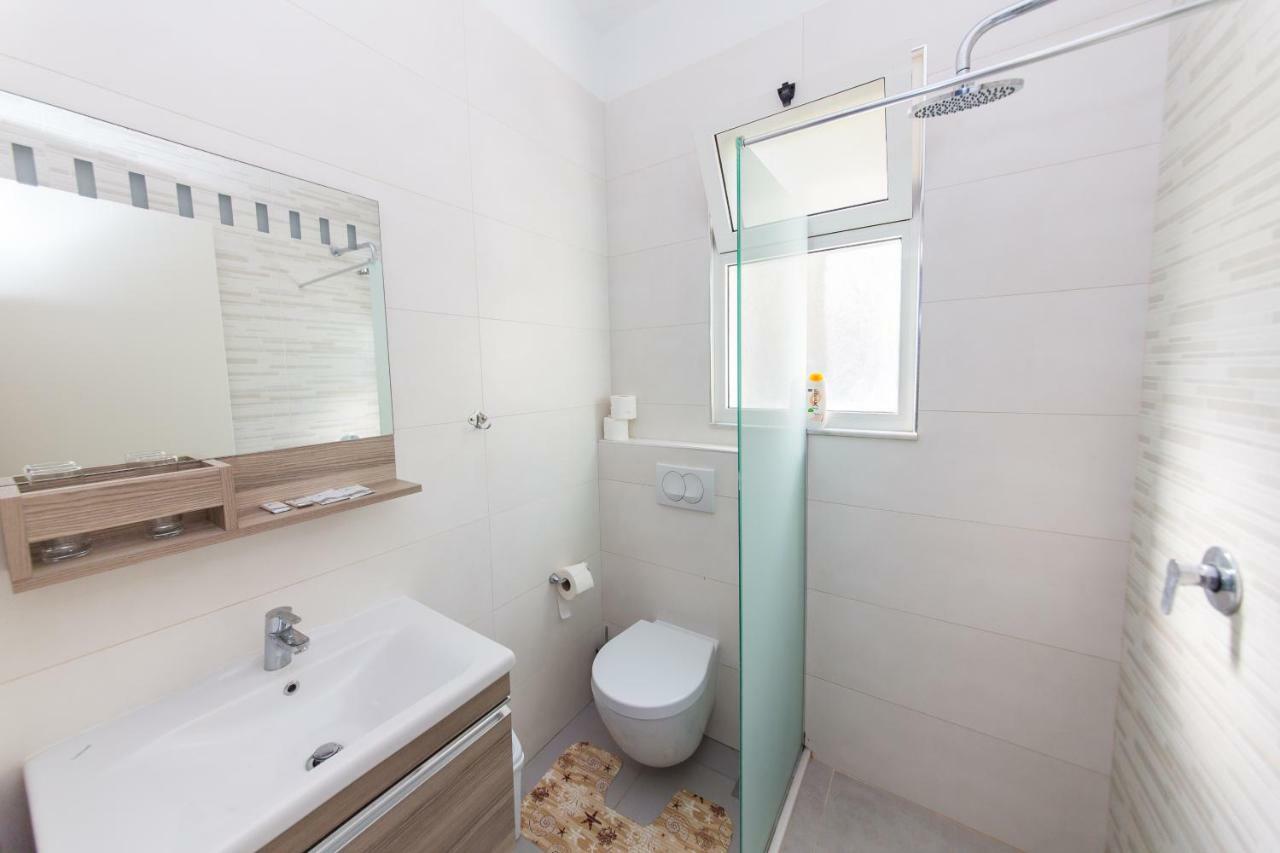 Hotel Andi Дуррес Экстерьер фото